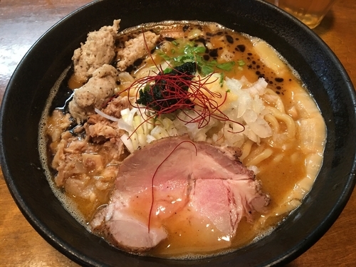 「特製鶏パイタン、ピリ辛味噌」@はりけんラーメンの写真