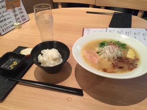 「鶏白湯ラーメン 塩 ライス付800円」@トリゴヤ 高田馬場3丁目店の写真