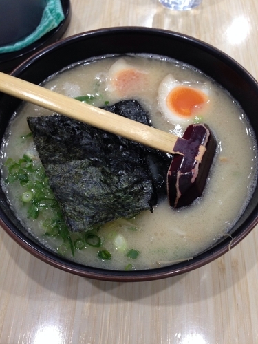「たまごラーメン＋替え玉」@博多っ子 らあめん 駅前店の写真