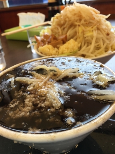 「黒マー油つけ麺大盛り野菜マシ」@麺屋 元の写真