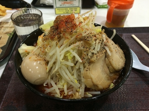 「冬の味噌ラーメン 全マシ 豚玉 ¥830、¥200」@ジャンクガレッジ プレナ幕張店の写真