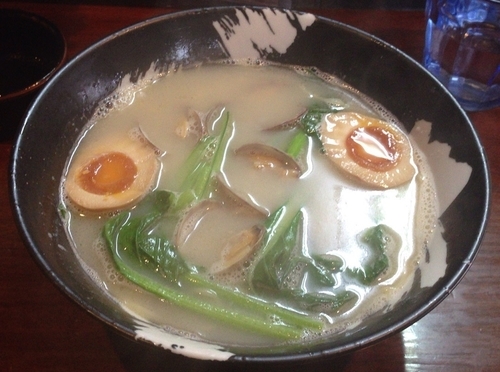 「春潮(4月限定)＋味玉＋ライス」@こくまろ鶏らーめん 久久の写真