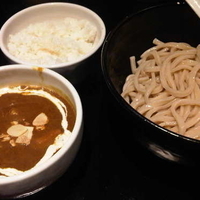 スパイシーカレー汁のつけうどん(800円)+ライス(無料)