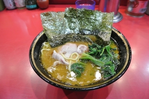 「ラーメン　硬め濃い目多目」@家系総本山 ラーメン吉村家の写真