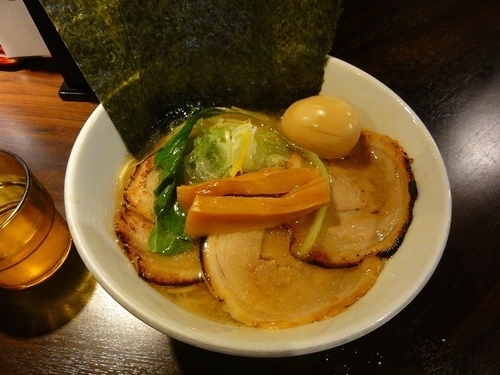 「得のせアジ煮干し塩中華そば 980円　中盛50円」@志奈そば 田なか Secondの写真