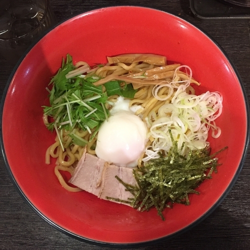 「温玉辛油そば」@だるまのめ 池袋東口駅前店の写真