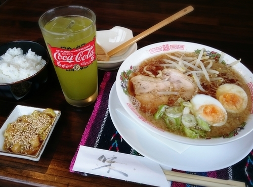「醤油ラーメン、ライス、漬物、アイスコーヒー 680円」@炭火ダイニング光秀の写真