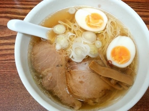 「らーめん（味玉付き）」@忍八の写真