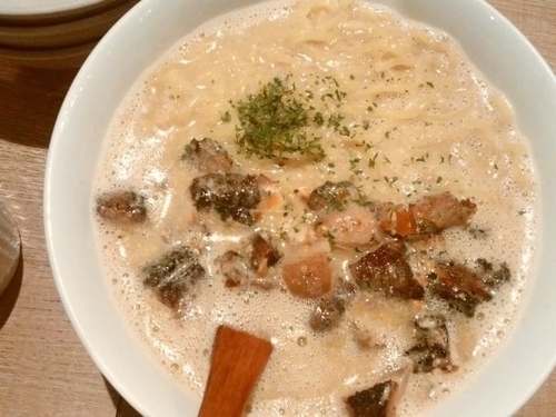 「スモーキーカルボナーラーメン」@燻製屋 燻し人しんごの写真