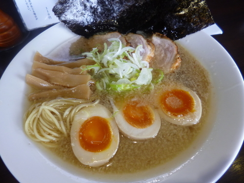 「鯛だし醤油（こってり）+全のせトッピング」@麺舞 杉のやの写真