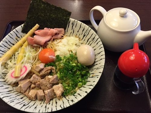 「濃厚玉子と比内地鶏の油そば（大盛）＋みにレアちゃーしゅー丼」@麺匠えにしの写真