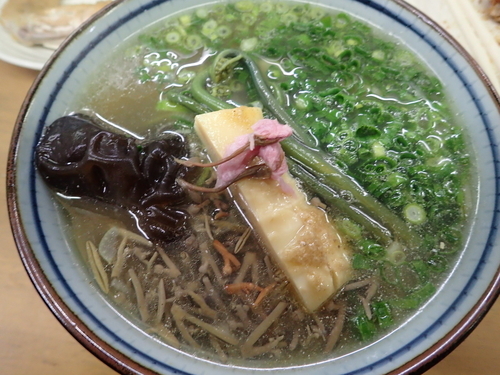「旬の蕨蕎麦…塩 利尻 顎 青の三巴にて D」@MENYA 食い味の道有楽の写真