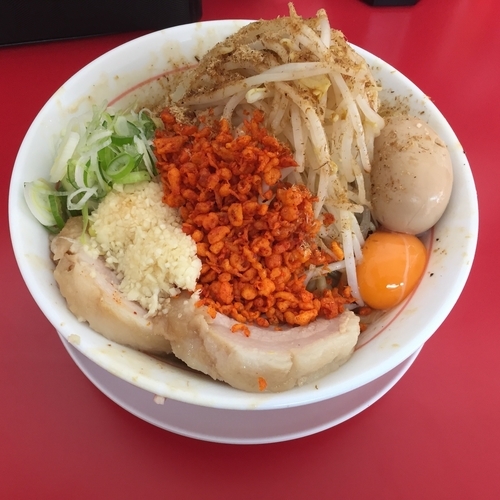 「まぜそば＋特製 ¥780＋180」@鷹の目 獨協大学前本店の写真