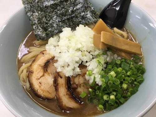 「【限定】濃厚牛骨魚介ラーメン800円」@ラーメン 樂只の写真