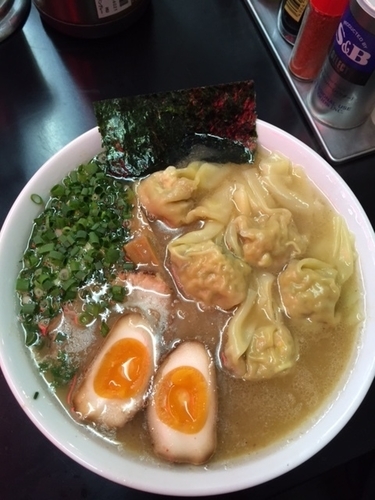 「雲呑麺　900円　＋醤蛋（味玉）100円」@らーめん 茂木の写真