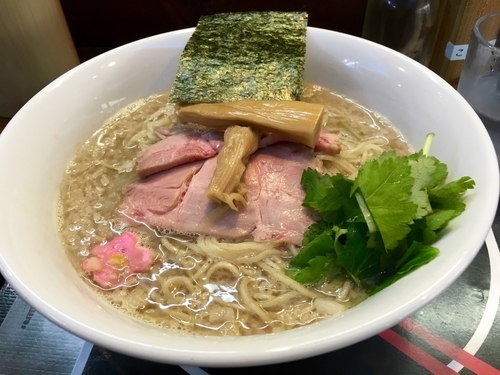 「背脂煮干しラーメン 大盛 ¥730」@ラーメン愉悦処 似星 2号店の写真