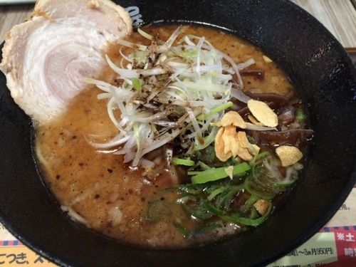 「黒マー油とんこつらーめん ￥７９０」@船橋頑力屋 ららぽーとTOKYO-BAY店の写真