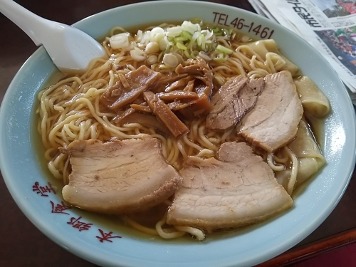 「ワンタンメン　（大盛り）」@本郷食堂の写真