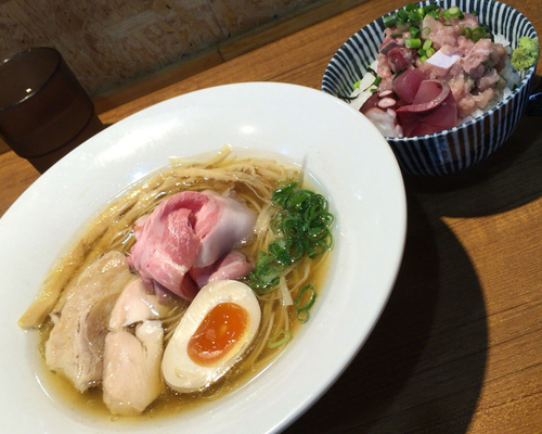 「中華そば 淡口醤油￥750+海鮮丼」@寿製麺よしかわ 川越店の写真