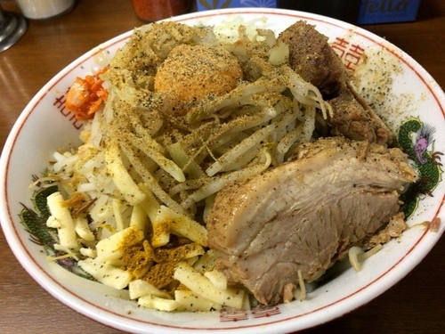 「まぜそば300g（豚2枚）」@らーめん おうか 松戸松飛台店の写真