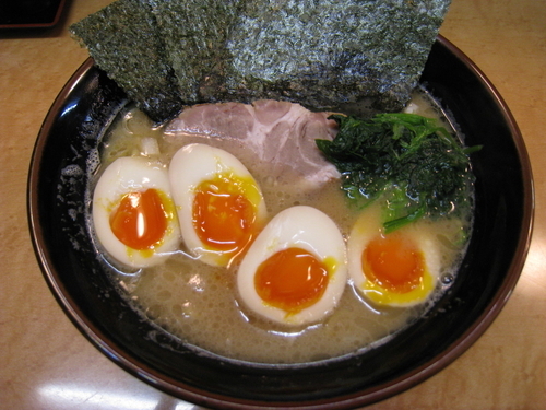 「W味玉らーめん￥８５０」@濃厚豚骨ラーメン こく丸の写真