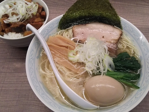 「海の塩中華そば味玉 800円+肉味噌ご飯(中)サービス」@東大和ラーメン大冬樹Season2の写真