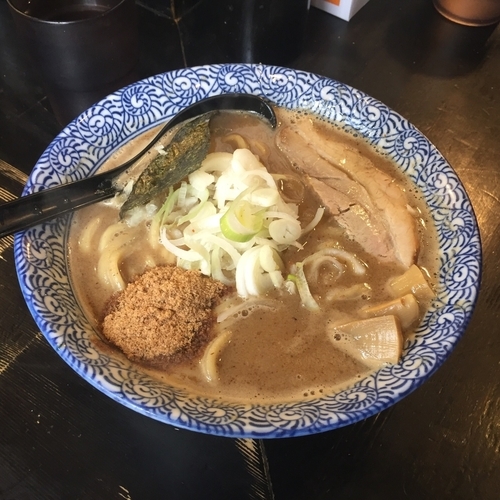 「濃厚狼煙ラーメン＋にぼカレー和え玉 980円」@狼煙 〜NOROSHI〜の写真