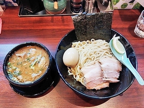 「特製牛ホルモンつけ麺（大盛り・ホルモン増し）」@つけめん ちっちょの写真