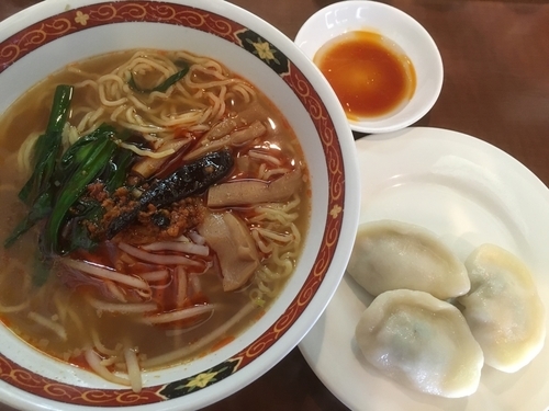 「台湾ラーメン半餃子（3個）セット830円、餃子6個570円」@でっかい餃子 曽さんの店 代々木店の写真