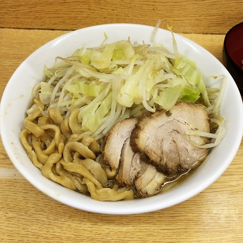 「小ラーメン（少なめ）＋生卵　￥７５０」@ラーメン二郎 環七新新代田店の写真