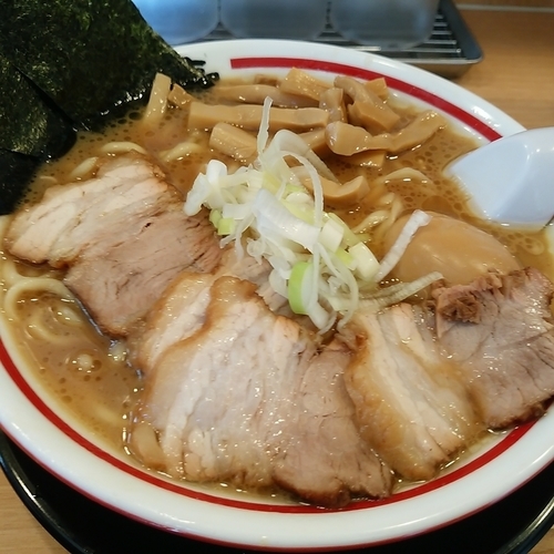「特製ラーメン1000円　麺大盛りサービス」@天然豚骨醤油 らーめん玉 超大吉 上野店の写真