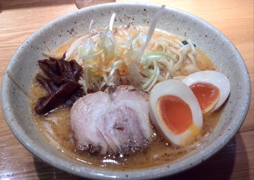 「バリ味噌らーめん 850円 ＋ 味玉クーポン」@つじ田 味噌の章 飯田橋店の写真