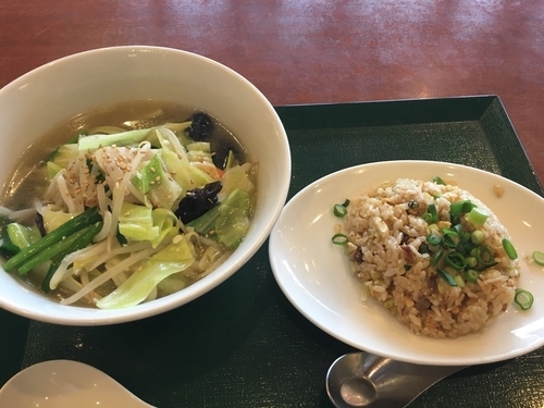 「野菜タンメン680円+半チャーハン280円」@中華レストランChina Fan 草加店の写真