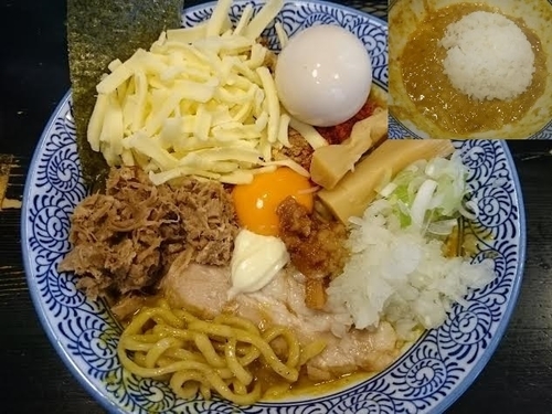 「カレーまぜそば（試作ピロピロ麺）＋とろけるチーズ＋白めし」@狼煙 〜NOROSHI〜の写真