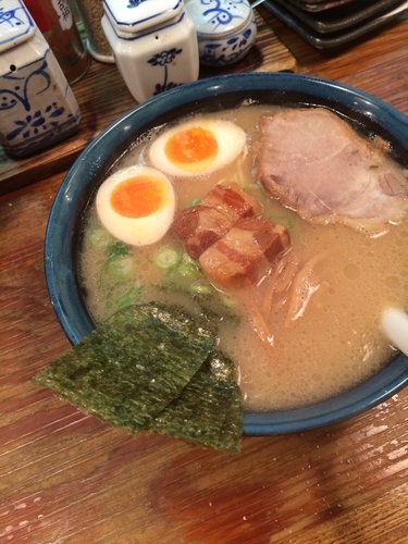 「特製もとまるラーメン（醤油）」@九州らーめん もとまるの写真
