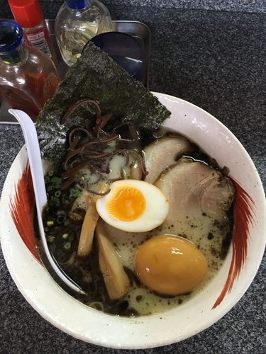 「KUMAZOブラック煮卵トッピング」@KUMAZO商店の写真