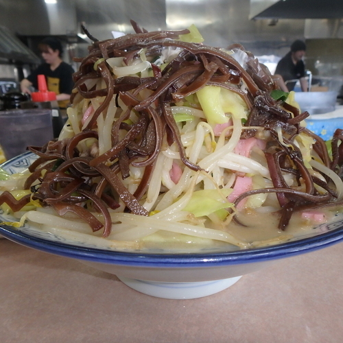 「特製ちゃんぽん(野菜・麺大盛)(1,160円)、おにぎり」@井手ちゃんぽん 唐津店の写真