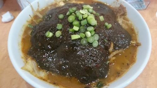 「激辛黒ラーメン」@麺や 金と黒の写真
