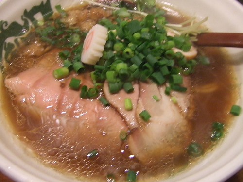 「らーめん正油＋豚チャーシュー　９７０円」@G麺7の写真