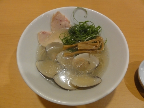 「鳥と蛤の塩らぁめん」@醤油と貝と麺そして人と夢の写真