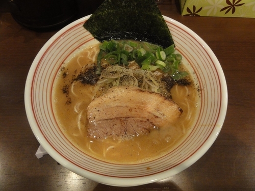 「濃い鶏醤油ラーメン」@山麺の写真