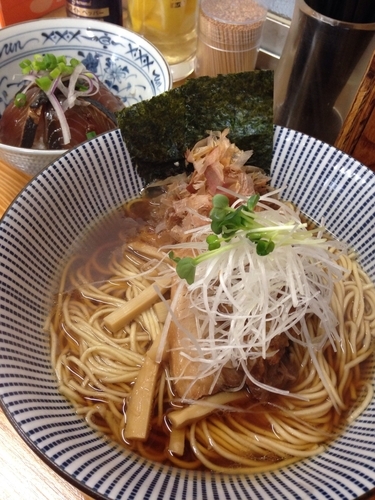 「【限定】初鰹とやんばる豚の中華そば」@中華そば よしかわの写真