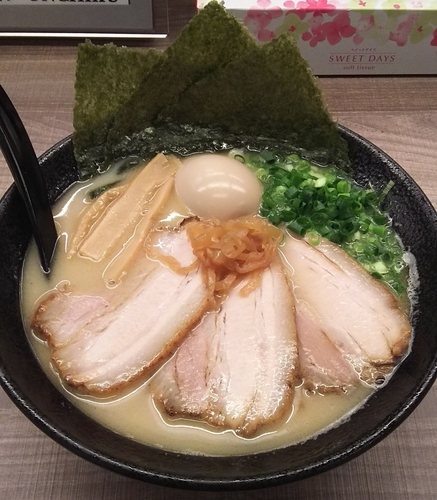 「鯛白湯ラーメンスペシャル 1000円+肉味噌ご飯 大」@東大和ラーメン大冬樹Season2の写真