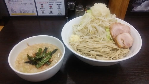 「濃厚塩つけ麺（野菜にんにく脂・レモン玉ねぎ）」@ラーメンいつきの写真