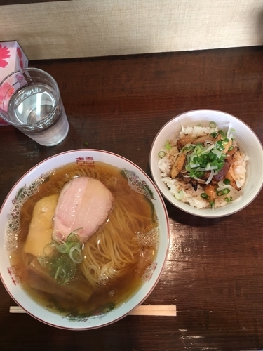 「煮干しそば&炙りチャーシュー丼」@らぁめん サンドの写真