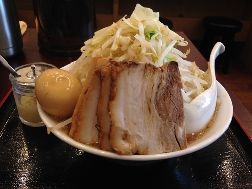「肉増してっぺんラーメン＋味玉  1000円」@麺屋 甍の写真