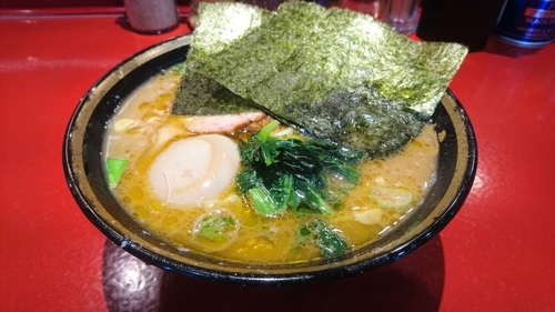 「ラーメン(麺硬め･味濃いめ)+味玉(クーポン)」@厚木家の写真