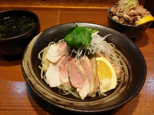 「鴨つけそば＋肉飯」@寿製麺よしかわ 川越店の写真