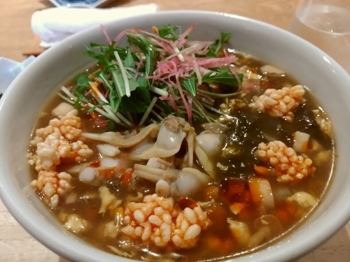 「アサリともずくの酸辣麺（山椒麺）1400円」@はしづめの写真