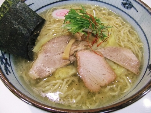 「手打ちワンタン麺（塩）（800円）」@手打ち中華そば 凌駕の写真